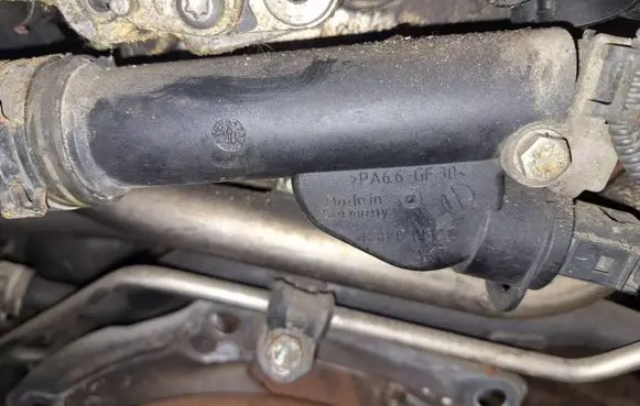 Skoda Octavia Mk2 (1Z) Engine coolant pipe/hose 038121132