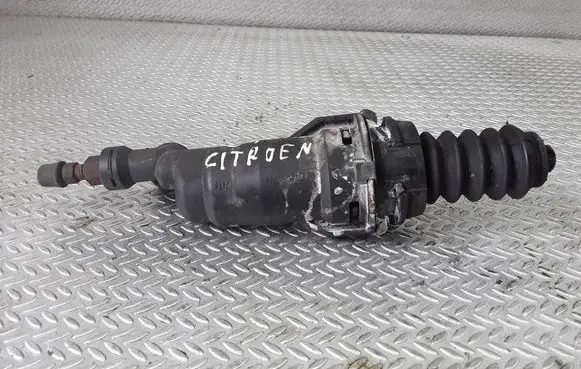 Clutch slave cylinder