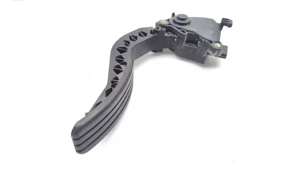 Accelerator throttle pedal