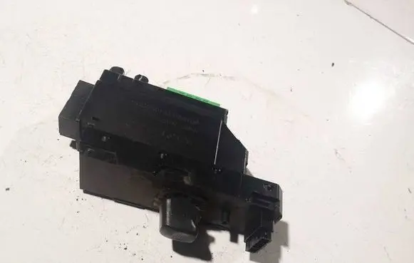 Volvo V70 Electric window control switch 5586