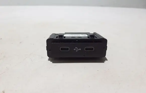 Renault 5 E-Tech USB socket connector 284H36611R