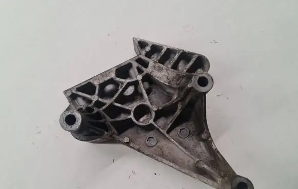 Skoda Octavia Mk2 (1Z) Engine mounting bracket 03G199207G V550KTS101