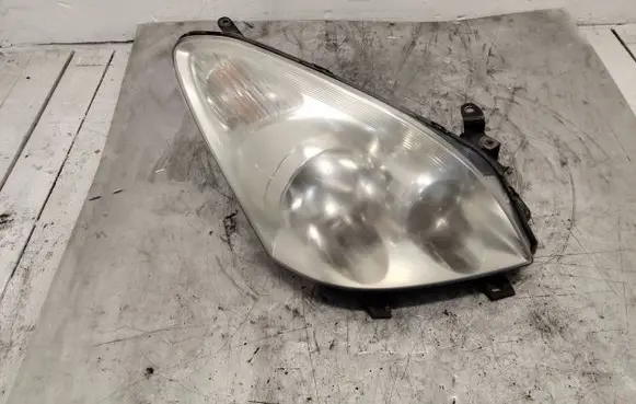 Toyota Corolla Verso AR10 Headlight/headlamp P7105R