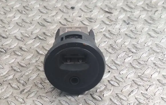 Peugeot 508 USB socket connector 9800714177