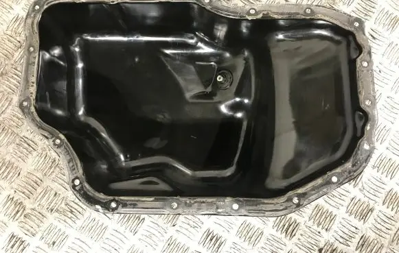 Toyota Auris 150 Oil sump 121020R010