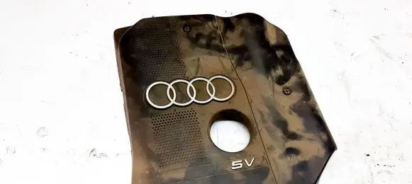 Volkswagen PASSAT B5 Engine cover (trim) 058103724f