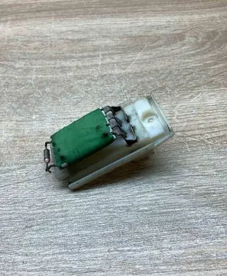 Ford Focus Heater blower motor/fan resistor XS4H18B647AA