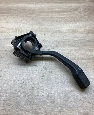 Volkswagen PASSAT B3 Wiper control stalk 333953503
