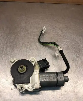 Mercedes-Benz E W211 Front door window regulator motor A2118202942 993626101