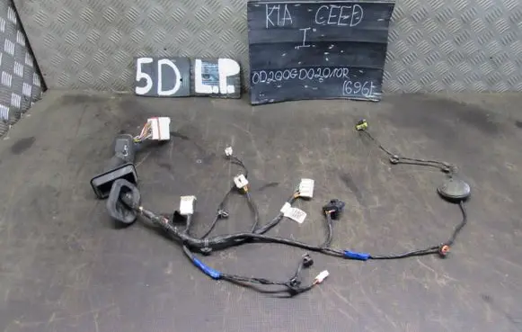 KIA Ceed EUR ISO radio connector 1H180