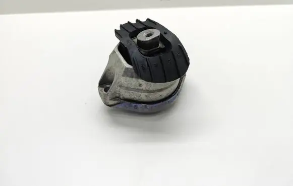 BMW 5 E60 E61 Engine mount bracket 6775487 677548701