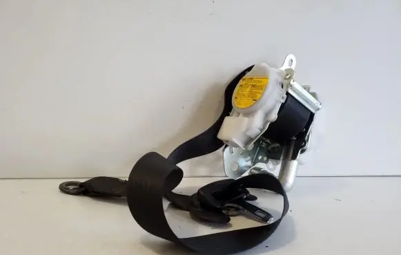 Lexus CT 200H Front seatbelt 7S7870P