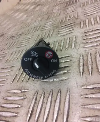 Nissan Qashqai J12 Passenger airbag on/off switch 681999278r