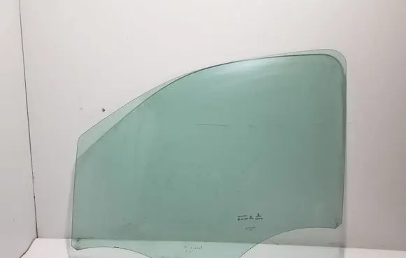 Toyota Proace Front door window glass four-door SU001A4045
