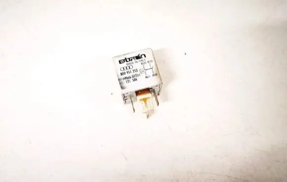 Volkswagen PASSAT B5 Other relay 8d0951253