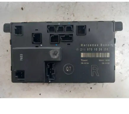 Mercedes-Benz E W211 Door control unit/module 2118701026 00401605