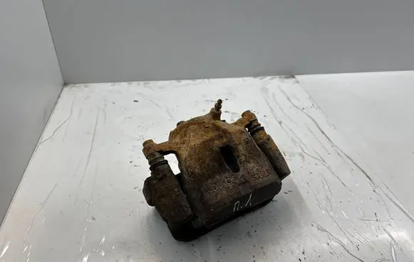 Toyota RAV 4 (XA30) Front brake caliper 