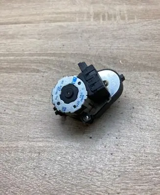 BMW 7 E38 Air flap motor/actuator 8391376