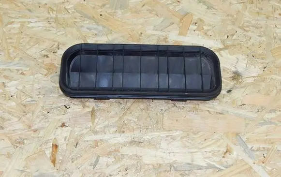 Volkswagen Multivan T5 Quarter panel pressure vent 7H0819181