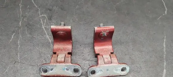 Volkswagen PASSAT B5 Tailgate/trunk/boot hinge 1j0827331