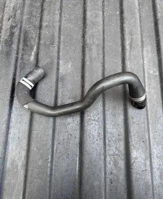 Volvo V60 Engine coolant pipe/hose 32252517