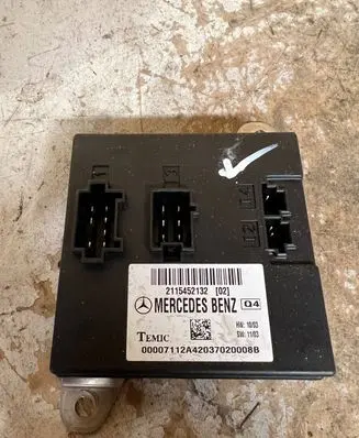 Mercedes-Benz E W211 Comfort/convenience module 2115452132 00007112A 2037020008R