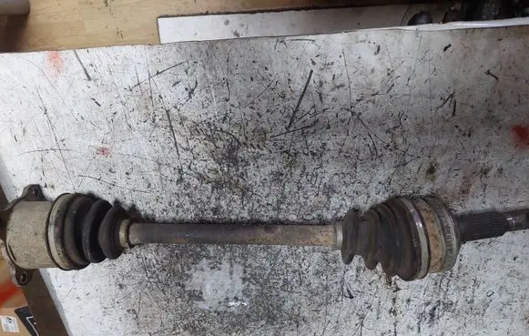Lexus IS 200-300 Front driveshaft