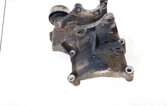 Hyundai Santa Fe Engine mounting bracket