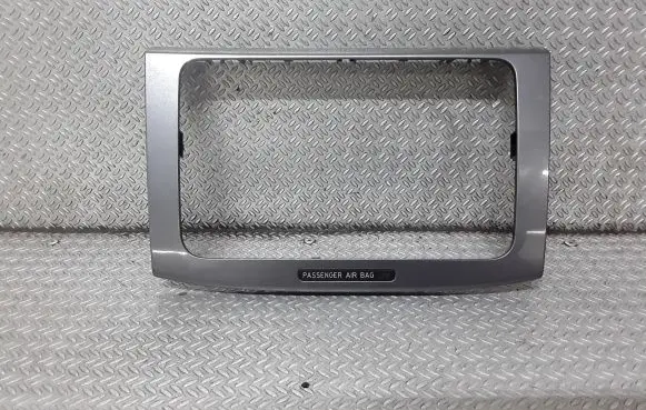 Radio/GPS head unit trim