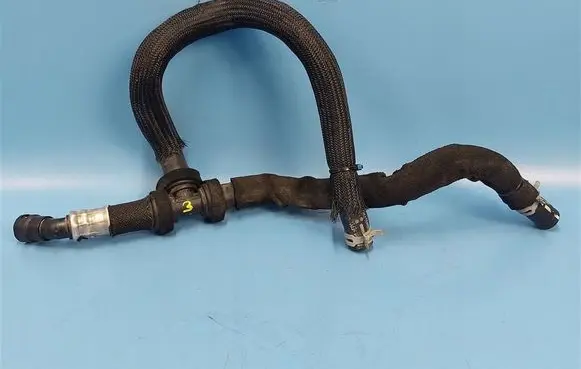 Engine coolant pipe/hose