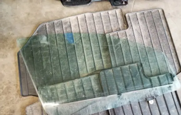 Mitsubishi Outlander Front door window glass four-door 5706A276