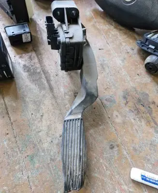 Opel Zafira A Accelerator throttle pedal 9202341 6PV00811400