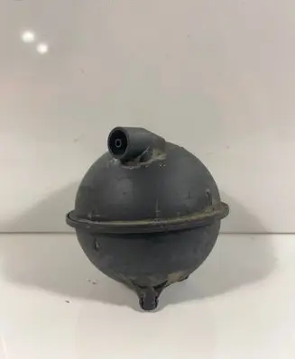 Volkswagen PASSAT B5 Vacuum air tank 054129808