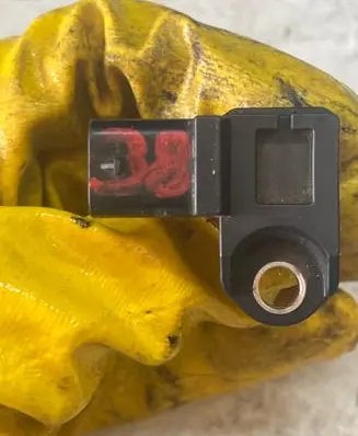 BMW 3 E90 E91 Air pressure sensor 7804742 8P28