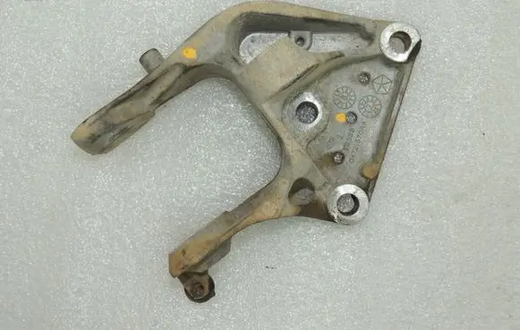 Chrysler Grand Voyager V Engine mounting bracket 4721570AA
