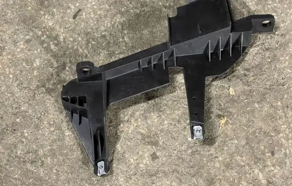 BMW X3 E83 Headlight/headlamp mounting bracket 1301073025