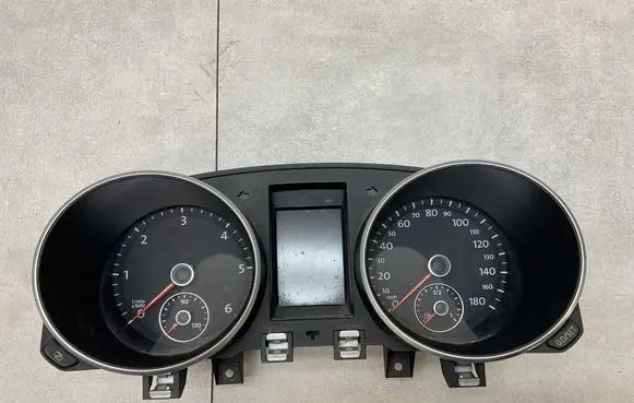 Volkswagen Golf VI Speedometer (instrument cluster) 5K6920970E