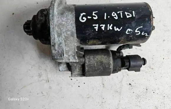 Volkswagen Golf V Starter motor 1005831311