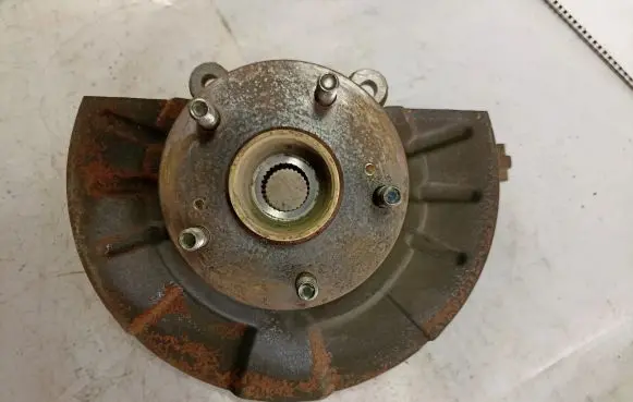 Suzuki Grand Vitara II Front wheel hub spindle knuckle