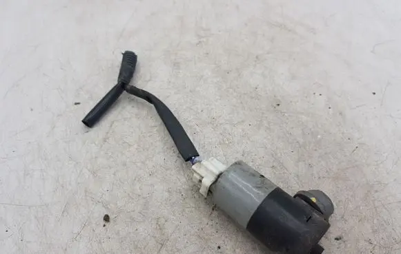 Toyota Auris 150 Windscreen/windshield washer pump 30892 060707B 120516