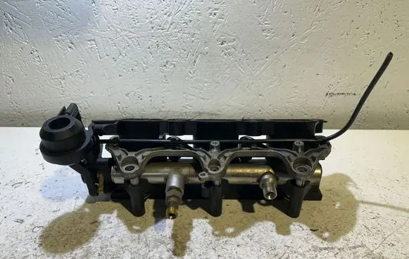 Audi A4 S4 B7 8E 8H Fuel main line pipe 06E130090 8579237 0817
