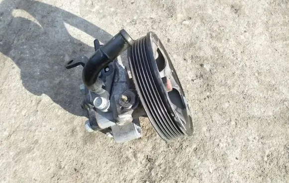 KIA Magentis Power steering pump 571002G100