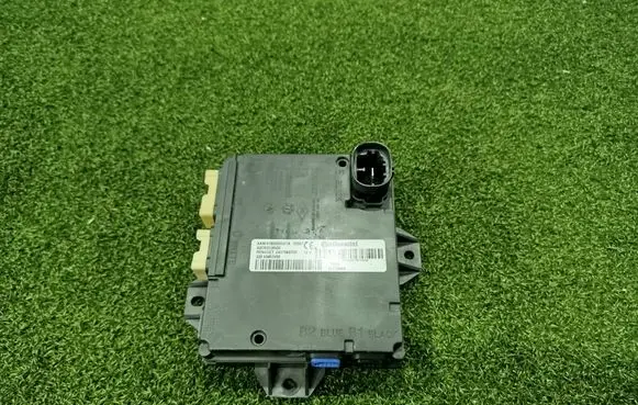 Opel Vivaro Door central lock control unit/module A2C82318500 243756375R 93457058