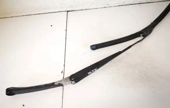 Subaru Forester SF Front wiper blade arm