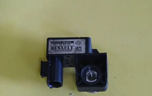 Renault Scenic II - Grand scenic II Airbag deployment crash/impact sensor 8200236286B