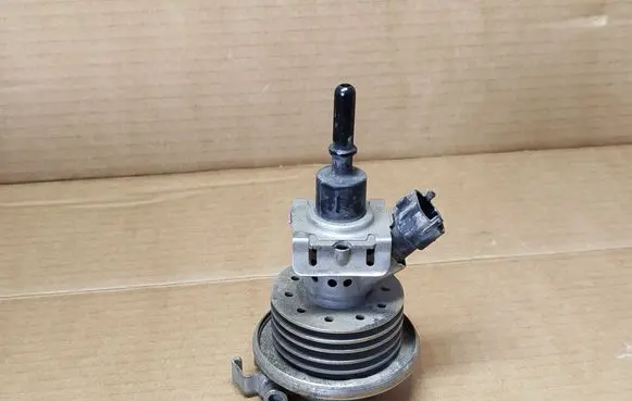 Opel Movano B AdBlue injector 208993839R