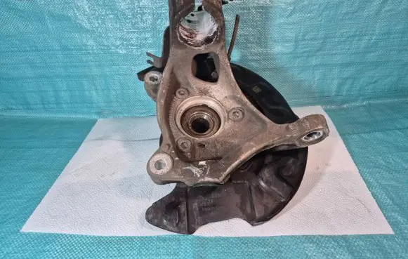 Volkswagen PASSAT B8 Front wheel hub spindle knuckle 5Q0407258A