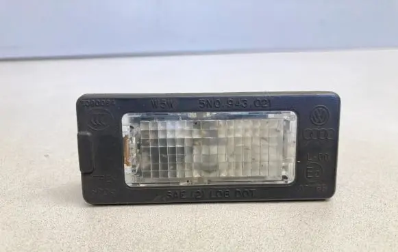 Volkswagen PASSAT B7 Number plate light 5N0943021 1K9943127A