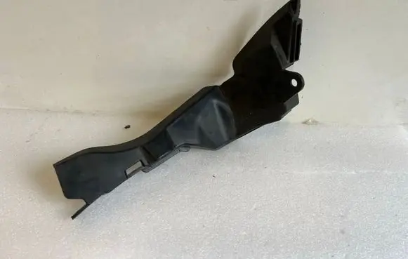 Mercedes-Benz C W205 Front bumper mounting bracket A2058853865