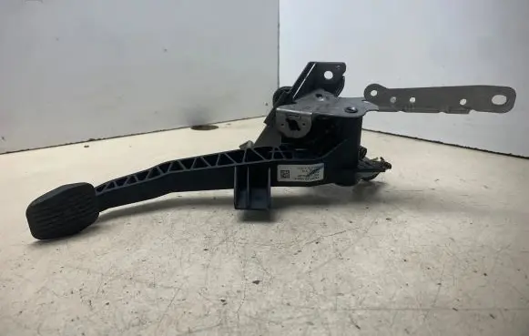 Volvo V50 Clutch pedal 3068162 4N517B633BP